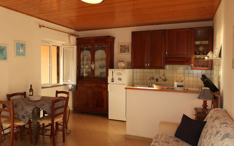 Nisportino 601: Kamer, Eigendom, Meubilair, Gebouw, Countertop, Plafond, Cabinetry, Interieur Ontwerp, Verdieping, Keuken