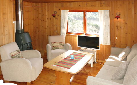 Hammaren: Meubilair, Eigendom, Tafel, Bankstel, Televisie, Venster, Hout, Comfort, Interieur Ontwerp, Lamp