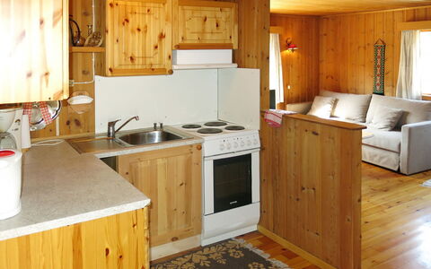 Hammaren: Countertop, Cabinetry, Gootsteen, Meubilair, Wit, Wastafel, Keuken, Toestel Van De Keuken, Hout, Fornuis