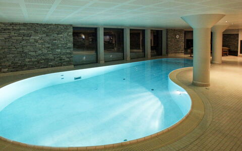 Havsdalsgrenda: Water, Gebouw, Zwembad, Azure, Architectuur, Interieur Ontwerp, Schaduw, Verdieping, Aqua, Vrije Tijd