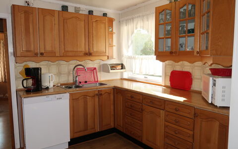 Bjørkeneset: Cabinetry, Countertop, Eigendom, Keuken, Hout, Venster, Lade, Huishoudapparatuur, Flooring, Verdieping