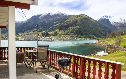 Naustvollen: Berg, Heuvel, Hoogland, Vallei, Heuvel Station, Bergketen, Veranda, Eco Hotel, Toevlucht