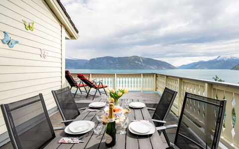 Hovsfjellet: Meubilair, Flooring, Verdieping, Veranda, Buitenmeubels, Toevlucht, Dek, Houten Vloer, Stoel, Eco Hotel