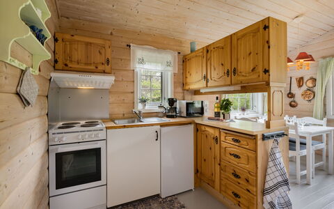 Solbakken: Cabinetry, Countertop, Eigendom, Meubilair, Toestel Van De Keuken, Fornuis, Keuken, Gebouw, Huishoudapparatuur, Hout