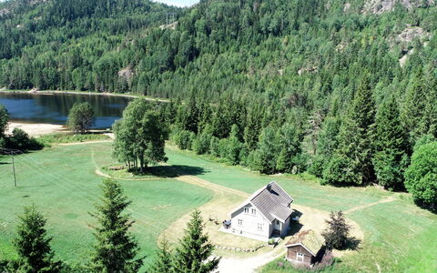 Haven: Water, Fabriek, Berg, Groen, Natuur, Lucht, Boom, Natuurlijk Landschap, Lariks, Huis