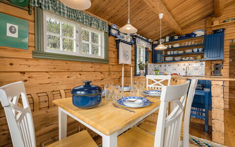 Fjellro: Hout, Meubilair, Interieur Ontwerp, Huis, Flooring, Keuken, Plafond, Deur, Verdieping, Beits