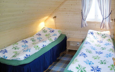 Arnafjord 609: Meubilair, Eigendom, Azure, Comfort, Hoofdkussen, Textiel, Interieur Ontwerp, Bed Frame, Muur, Verdieping