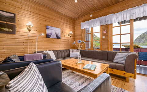 Jambueggi: Hout, Bankstel, Meubilair, Interieur Ontwerp, Verdieping, Plafond, Flooring, Woonkamer, Houten Vloer, Huis