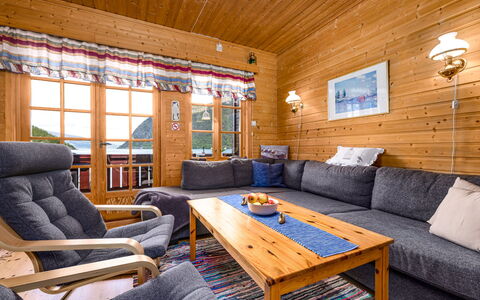 Krokeggi: Hout, Meubilair, Huis, Verdieping, Flooring, Huis, Verblijf, Plafond, Woonkamer, Beits