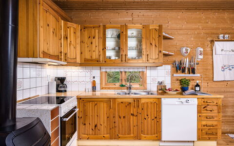 Krokeggi: Keuken, Cabinetry, Countertop, Toestel Van De Keuken, Hout, Major Appliance, Kast, Fornuis, Interieur Ontwerp, Lade