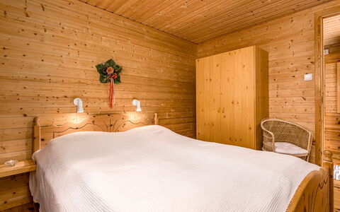 Krokeggi: Hout, Flooring, Verdieping, Plafond, Interieur Ontwerp, Meubilair, Slaapkamer, Bed, Verlichting, Lichte Inrichting