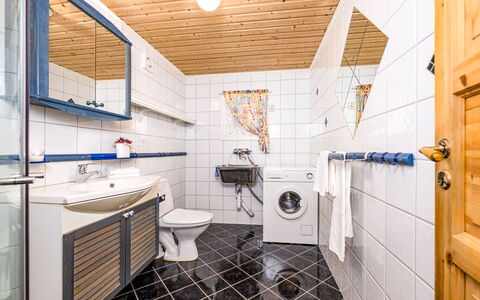 Krokeggi: Loodgieterswerkinrichting, Flooring, Verdieping, Interieur Ontwerp, Loodgieter, Wastafel, Plafond, Kraan, Badkamer, Tegel