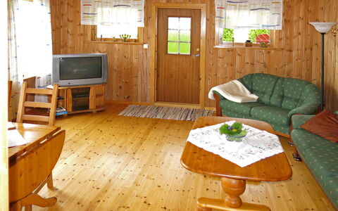 Nanna: Eigendom, Meubilair, Venster, Gebouw, Hout, Televisie, Fabriek, Tafel, Woonkamer, Flooring
