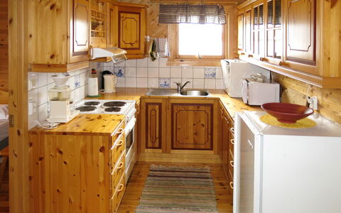Nanna: Bruin, Cabinetry, Gootsteen, Wastafel, Countertop, Eigendom, Venster, Kraan, Hout, Keuken