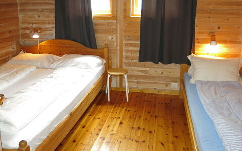 Nanna: Meubilair, Gebouw, Licht, Comfort, Hout, Bed, Lamp, Verdieping, Bed Frame, Muur