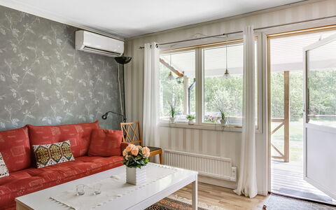 Björkebo: Eigendom, Meubilair, Tafel, Fabriek, Bloem, Venster, Hout, Gebouw, Interieur Ontwerp, Comfort