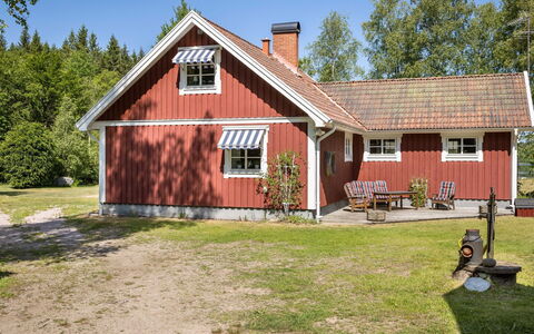 Vänneböke: Gebouw, Fabriek, Lucht, Eigendom, Venster, Boom, Huis, Land Lot, Hout, Gras
