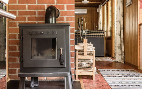 Röshult: Eigendom, Hout, Interieur Ontwerp, Deur, Flooring, Verdieping, Haard, Hardwood, Gebouw, Metselwerk