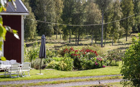 Långban: Fabriek, Plantengemeenschap, Natuurlijk Landschap, Bloem, Boom, Land Lot, Gras, Vrije Tijd, Woody Plant, Groundcover