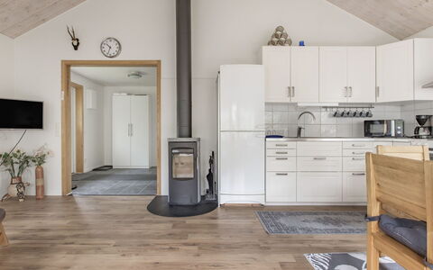 Gaslunda: Eigendom, Cabinetry, Gebouw, Fabriek, Bloempot, Countertop, Toestel Van De Keuken, Hout, Keuken, Interieur Ontwerp