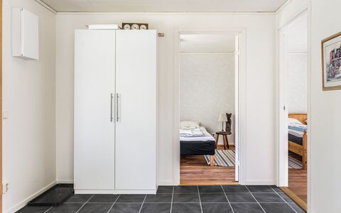 Gaslunda: Hout, Deur, Fotolijst, Interieur Ontwerp, Flooring, Gebouw, Verdieping, Hardwood