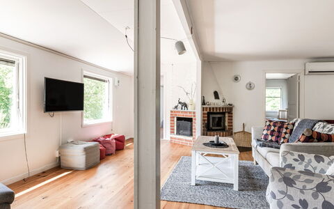 Erikstorp Villan: Fotolijst, Venster, Hout, Comfort, Interieur Ontwerp, Flooring, Verdieping, Gebouw, Huis, Hardwood