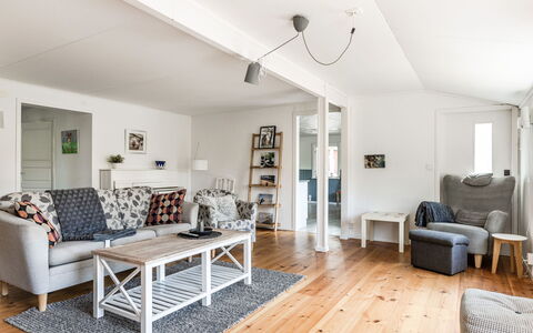 Erikstorp Villan: Bankstel, Meubilair, Interieur Ontwerp, Hout, Tafel, Woonkamer, Verdieping, Flooring, Laminaatvloer