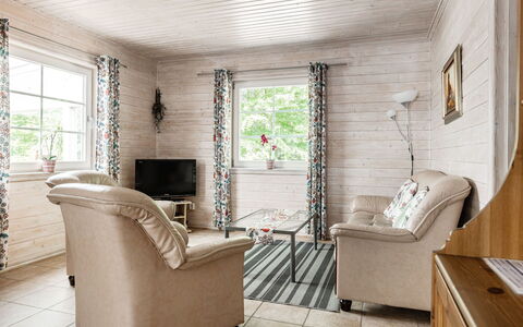 Erikstorp 142: Meubilair, Venster, Gebouw, Hout, Comfort, Interieur Ontwerp, Verdieping, Flooring, Schaduw, Woonkamer