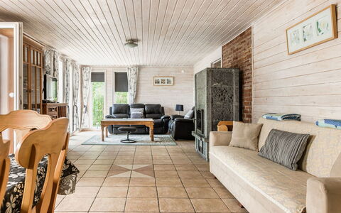 Erikstorp 143: Meubilair, Eigendom, Fotolijst, Tafel, Bankstel, Hout, Comfort, Interieur Ontwerp, Woonkamer, Verdieping