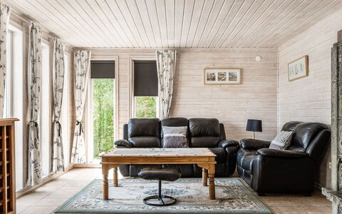 Erikstorp 143: Meubilair, Eigendom, Bankstel, Hout, Interieur Ontwerp, Flooring, Verdieping, Tafel, Woonkamer, Comfort
