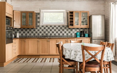 Erikstorp 145: Meubilair, Eigendom, Cabinetry, Tafel, Hout, Interieur Ontwerp, Verdieping, Flooring, Keuken, Venster
