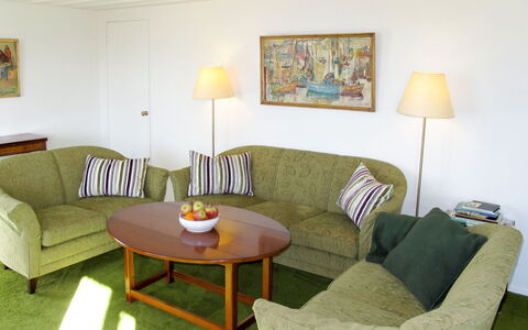 Ilandet: Tafel, Bankstel, Meubilair, Fotolijst, Gebouw, Eigendom, Comfort, Groen, Hout, Slaapbank