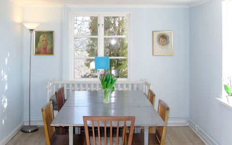 Ilandet: Tafel, Meubilair, Eigendom, Groen, Hout, Interieur Ontwerp, Stoel, Flooring, Verf, Geel