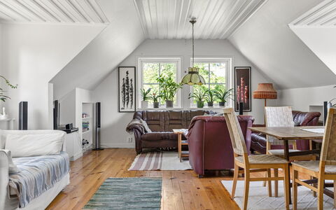 Matvik: Meubilair, Eigendom, Gebouw, Tafel, Bankstel, Comfort, Stoel, Verlichting, Hout, Interieur Ontwerp