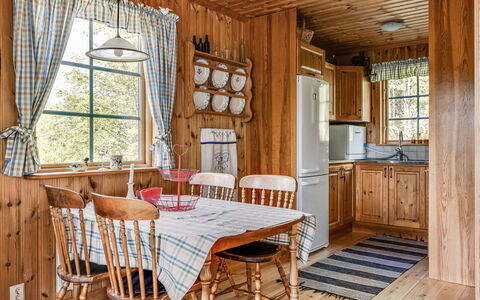 Bofall: Meubilair, Eigendom, Tafel, Stoel, Hout, Interieur Ontwerp, Verdieping, Beits, Venster