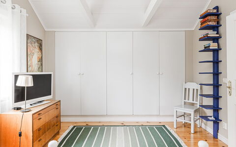 Klinten Totebo: Eigendom, Meubilair, Cabinetry, Lade, Hout, Interieur Ontwerp, Architectuur, Verdieping, Flooring, Ladenkast