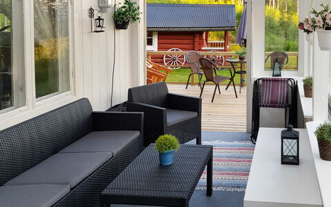 Höje: Fabriek, Tafel, Meubilair, Eigendom, Kamerplant, Bankstel, Gebouw, Groen, Bloempot, Interieur Ontwerp