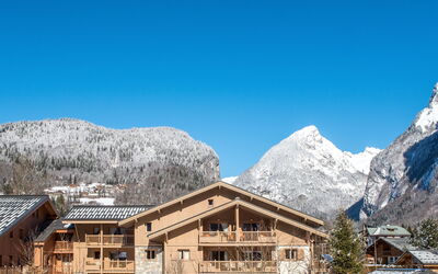 Cgh Rés&Spa la Reine des Prés 604.4: Lucht, Berg, Gebouw, Sneeuw, Huis, Helling, Boom, Natuurlijk Landschap, Freezing, Bergachtig Landvormen