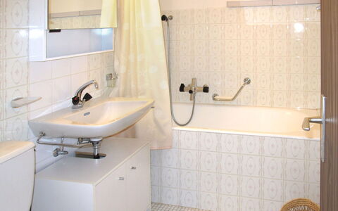 Thyon-Les Collons 644: Badkamer, Tegel, Kamer, Eigendom, Kraan, Loodgieterswerkinrichting, Muur, Verdieping, Interieur Ontwerp, Architectuur