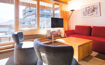 Dixence 212 644.39: Meubilair, Comfort, Hout, Woonkamer, Verlichting, Interieur Ontwerp, Flooring, Tafel, Verdieping, Bankstel
