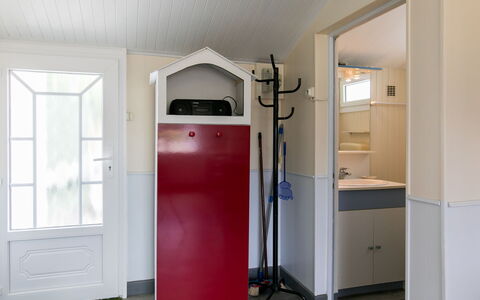 La Littorine: Gebouw, Deur, Venster, Hout, Verdieping, Flooring, Huis, Muur