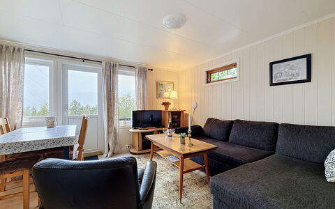 Lihesten: Meubilair, Interieur Ontwerp, Flooring, Verdieping, Tafel, Plafond, Keuken En Eettafel, Verlichting, Stoel, Huis