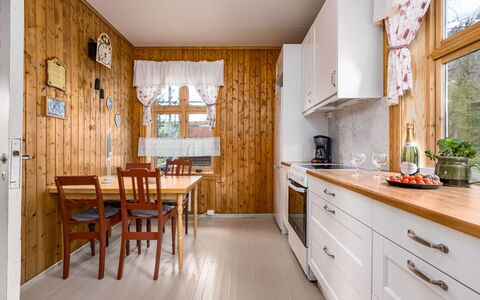Elvehuset: Hout, Interieur Ontwerp, Keuken, Huis, Plafond, Huis, Flooring, Meubilair, Kamer, Beits