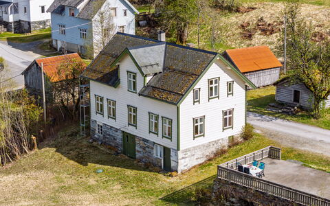 Elvehuset: Gebouw, Gras, Huis, Dak, Huis, Woongebied, Landelijk Gebied, Verblijf, Architectuur