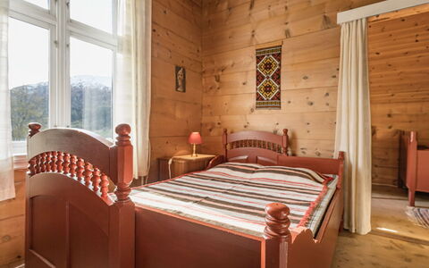 Elvehuset: Meubilair, Slaapkamer, Bed, Interieur Ontwerp, Hout, Flooring, Verdieping, Kamer, Laken, Bedding