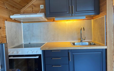 Hardangerrorbu: Meubilair, Eigendom, Fotolijst, Azure, Hout, Verlichting, Interieur Ontwerp, Comfort, Verdieping, Flooring