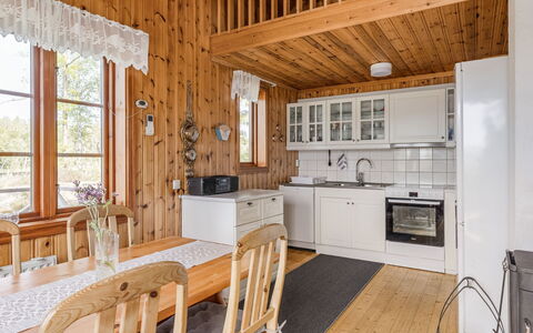 Kasen Sjökanten: Cabinetry, Meubilair, Eigendom, Countertop, Toestel Van De Keuken, Fornuis, Tafel, Hout, Keuken, Venster