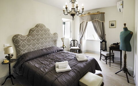 Casa Caterina: Slaapkamer, Kamer, Meubilair, Eigendom, Bed, Interieur Ontwerp, Bed Frame, Laken, Bedding, Muur