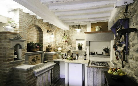 Casa Caterina: Kamer, Eigendom, Interieur Ontwerp, Gebouw, Plafond, Meubilair, Huis, Architectuur, Verdieping, Keuken
