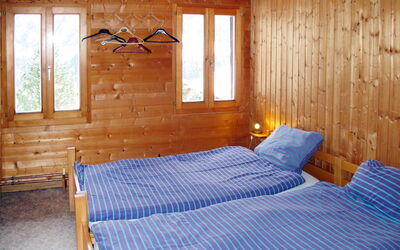 Champery 602: Gebouw, Venster, Eigendom, Meubilair, Hout, Comfort, Huis, Verlichting, Verdieping, Schaduw